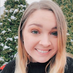 Meet your Posher, Holly